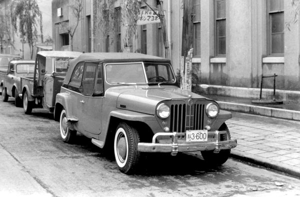 (03-1b)(001-04) 1948-48 Willys Jeepster 2dr Phaeton.jpg