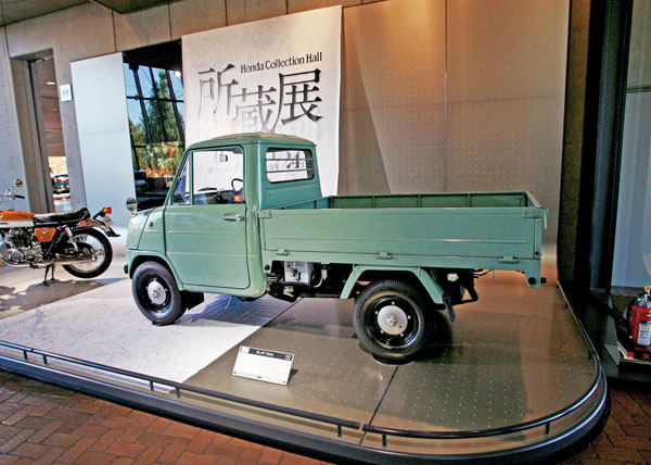 M-BASE エムベース ｜ 街角のクルマたちAtoZ