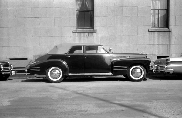13-2c (101-09)b 1941 Cadillac 62 Convertible Sedan.jpg