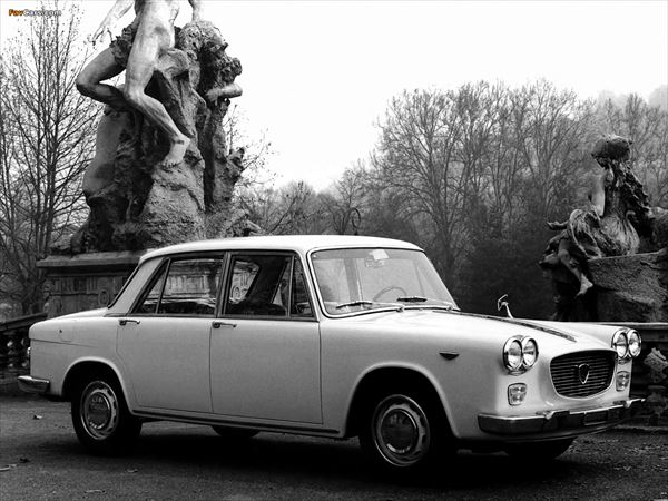 1960 Lancia Flavia_R.jpg