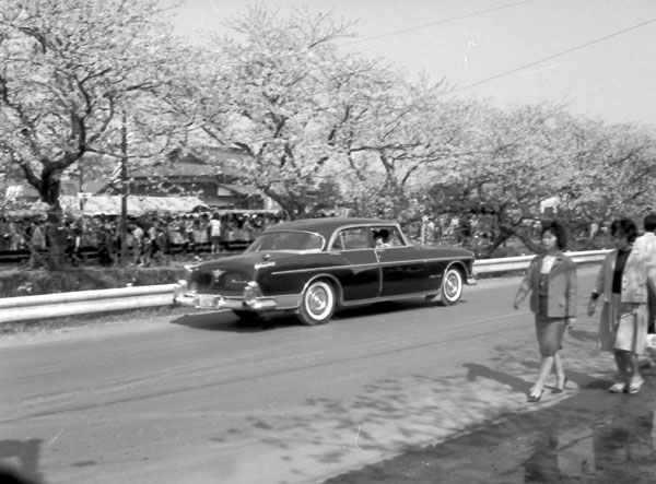 55-4b (094-02) 1955 Imperial 4dr Sedan.jpg