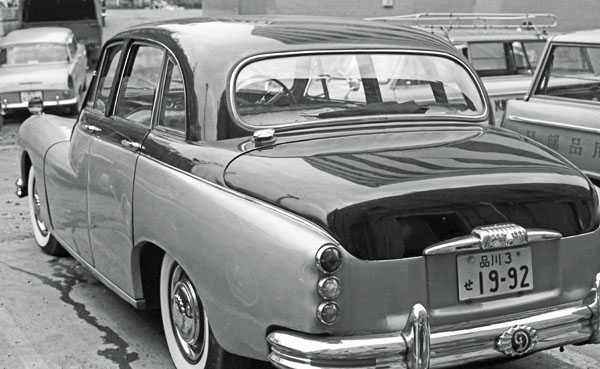 58-1c (163-31) 1958-62 Daimler Majestic 4dr Saloon.jpg