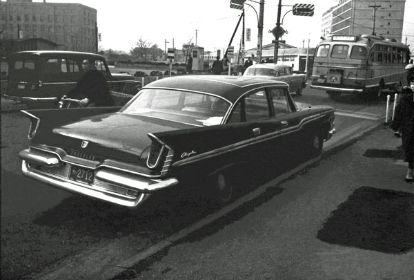 59-1b (037-30)b 1959 Chrysler Windsor 4dr Sedan.jpg