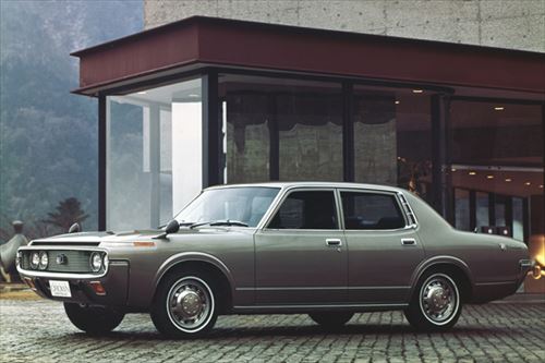 Toyota Crown 1971_R.jpg