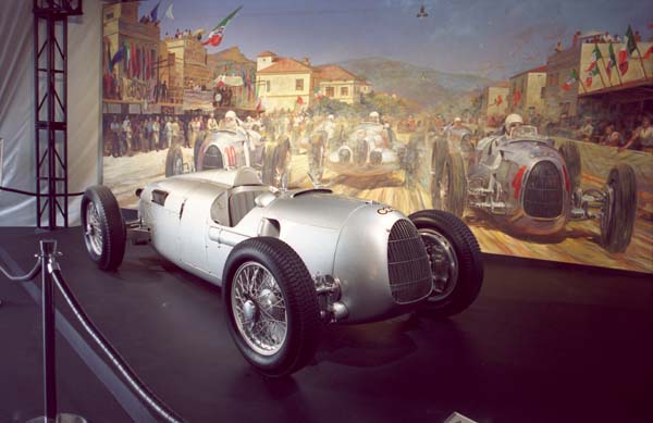 (99-10-01) 1936 Auto Union TypeC GP.jpg