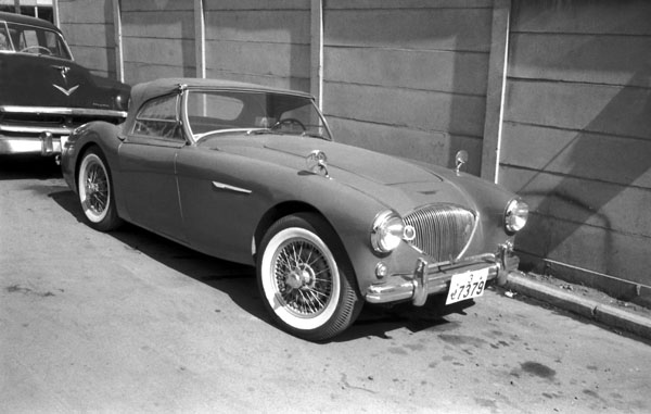 (01-3b)(054-02) 1953-56 Austin Healey 100.jpg