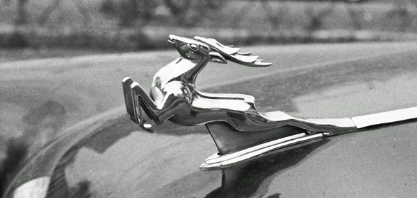 (00)(069-01) 1958 Volga M21 4dr Sedan.jpg