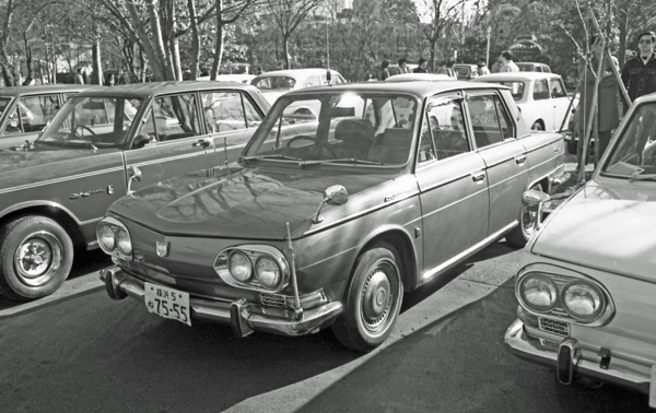 (01-11b)(320-19)  1965 Hino Contessa 1300 Dx.jpg