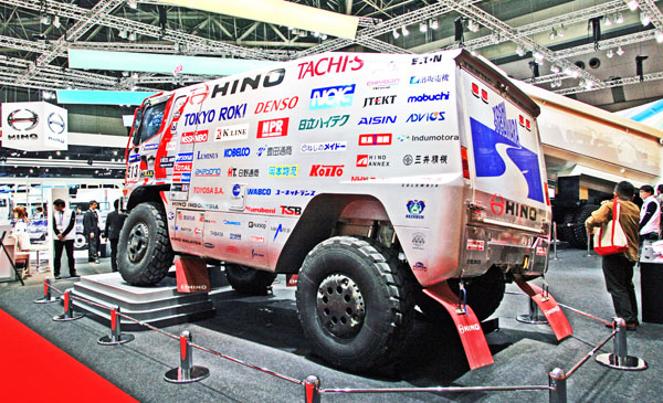(01-16b)11-11-30_823 2011 Hino 500FT (Dakar Rally 参加車）.jpg