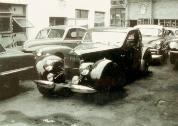 (01-1a)(03a-01a) 1938 Bugatti Type57(輸入当初マルーン１色・西端日出男氏提供）.JPG