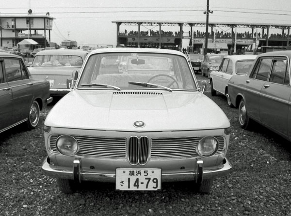 (01-1a)(149-56) 1962-64 BMW 1500 4dr Limousine.jpg