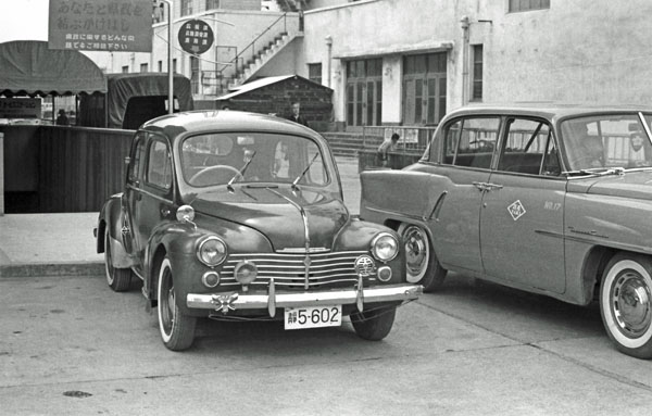 (01-1a)013-351953 Hino-Renault 4CV.JPG