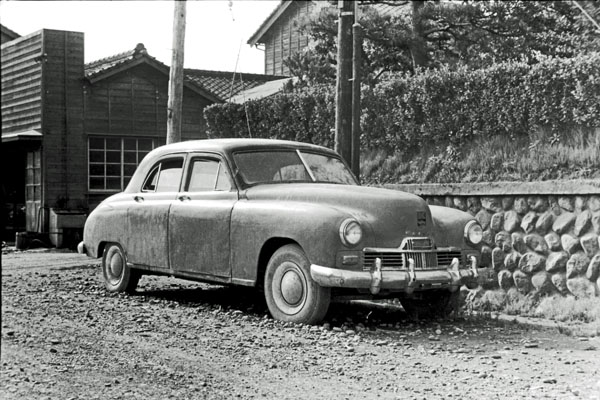 (01-1b)(018-15) 1948 Kaiser Special 4dr Sedan.jpg