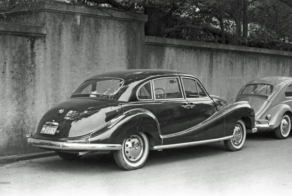 (01-1b)(033-26) 1951-58 BMW  501 4dr.Limousine.jpg