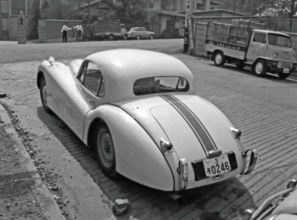 (01-1c)(096-52) 1951-54 Jaguar XK120 Fixed Head Coupe.jpg