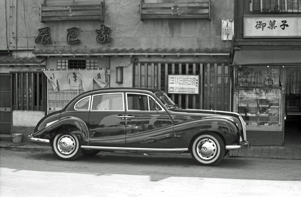 (01-2b)(053-35) 1951-58 BMW 501 4dr Limousine.jpg