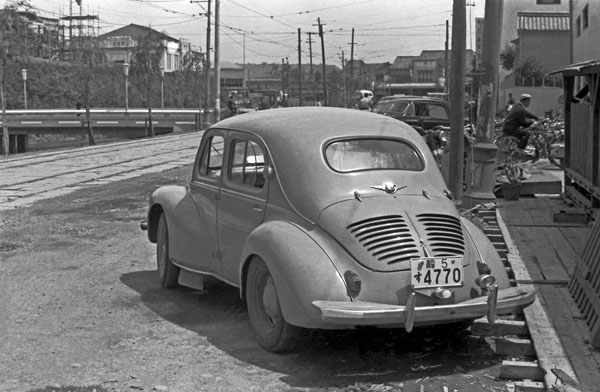 (01-2d)(003-01 1954-57 Hino-Renault 4CV(1958年・静岡信金裏／城代橋、教育会館）　.jpg