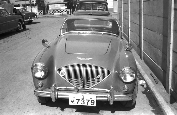 (01-3a)(054-01) 1953-56 Austin Healey 100.jpg