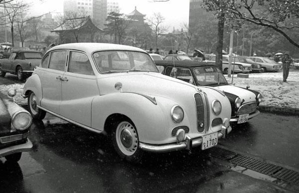 (01-3a)294-32 1953 BMW 501 Limousine.jpg