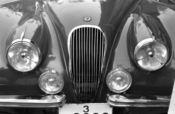 (01-4a)(071-25) 1948-54 Jaguar XK120 Roadster.jpg