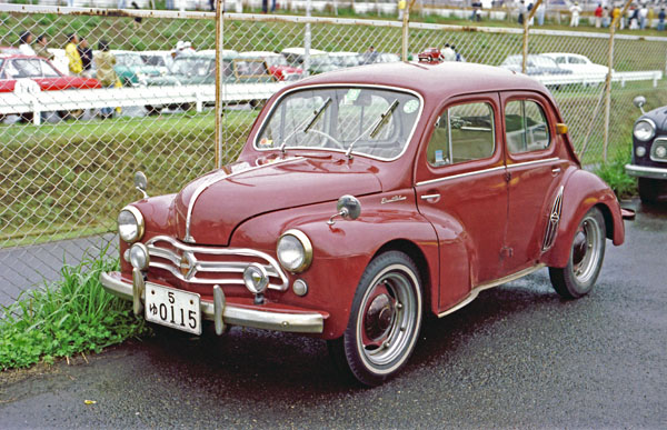 (01-4a)(81-07a-12) 1959 Hino-Renault DeLuxe.jpg
