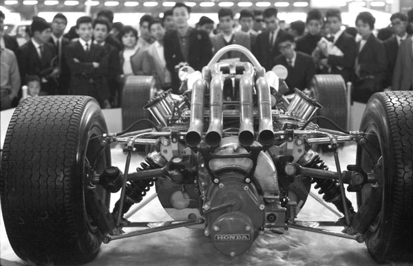 (01-4e)(170-07) 1966 Honda F1 RA273.jpg