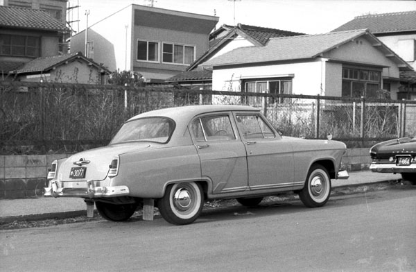 (01-5b)(053-05) 1956-57 Volga M21 4dr Sedan.jpg