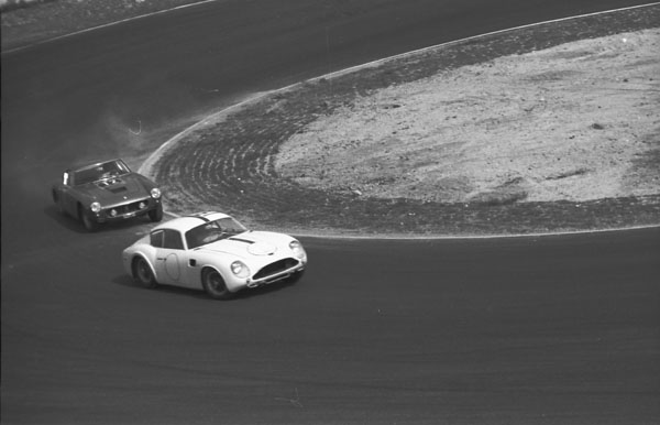 (01-6) 1961 Aston Martin DB4 GT Zagato／1961 Ferrari 250GT SWB.jpg