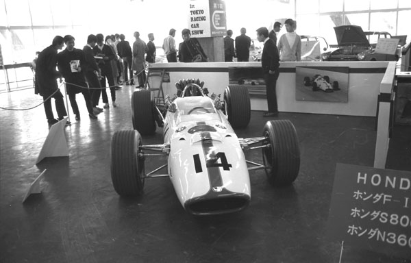 (01-6a)245-12 1967 Honda F1 RA300.jpg