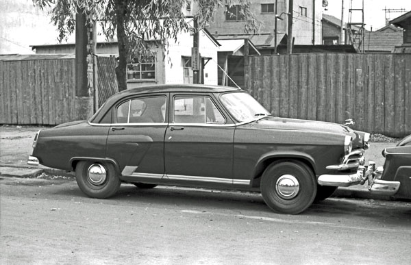 (01-6b)(069-02) 1958 Volga M21 4dr Sedan.jpg