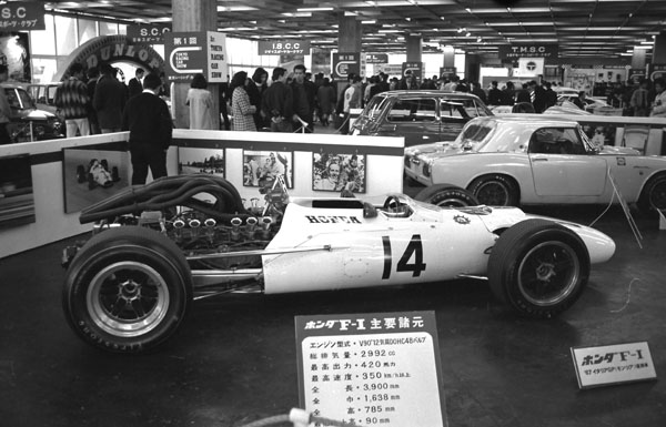 (01-6b)245-11 1967 Honda F1 RA300.jpg