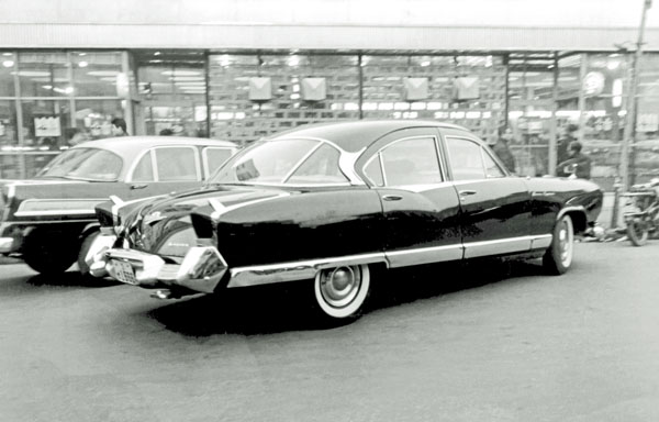 (01-7b)(075-34) 1954 Kaiser Manhattan 4dr Sedan.jpg