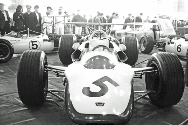 (01-8a)(199-22) 1968 Honda F1 RA302.jpg