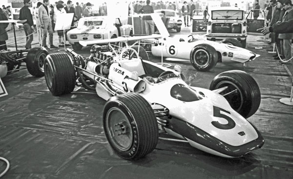 (01-8b(199-17) 1968 Honda F1 RA302.jpg