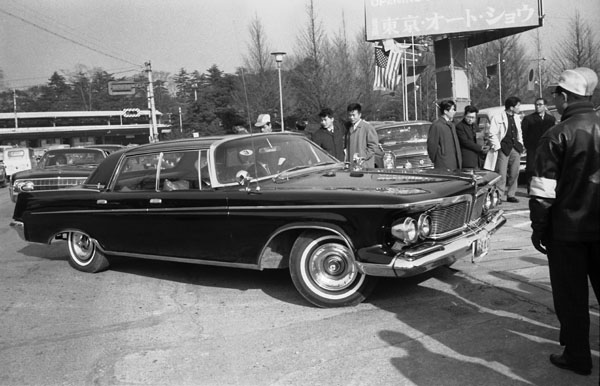 (01-8b)(083-11) 1962 Imperial LeBaron 4dr. Sedan.jpg