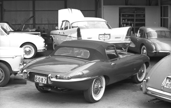 (01a-1c)(079-34) 1961 Jaguar E-type 3.8Litre Roadster.jpg
