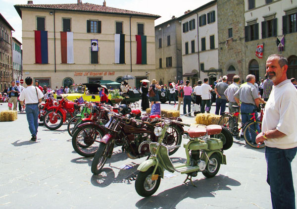 (02-0a)(01-29-25) 1950-51 Lambretta 125C (125cc) サンセポルクルの広場.jpg