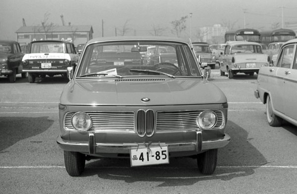 (02-1a)(128-36) 1963-72 BMW 1800 4dr Limousine.jpg