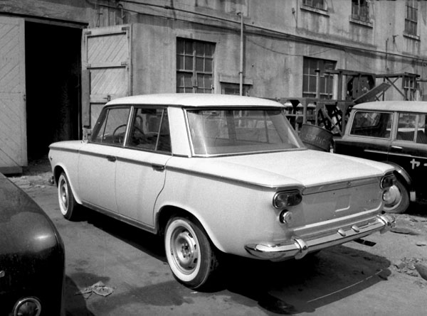 (02-1b)(153-51) 1961-63 FIAT 1500 4dr Berlina.jpg