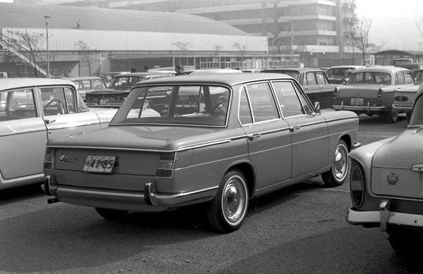 (02-1c)(126-01) 1963-72 BMW 1800 4dr Limousine.jpg