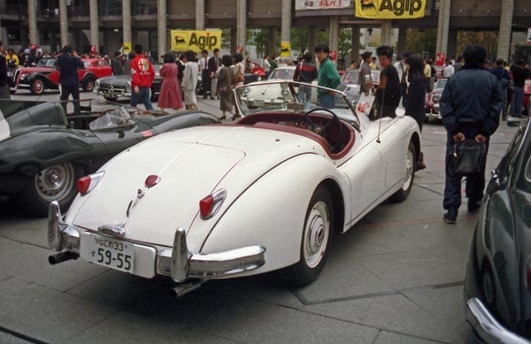 (02-1c)86-12-10 1956 Jaguar XK140 Roadster.jpg