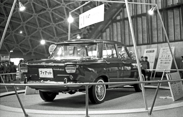 (02-2b)(129-10) 1966 FIAT 1500 4dr Berlina.jpg