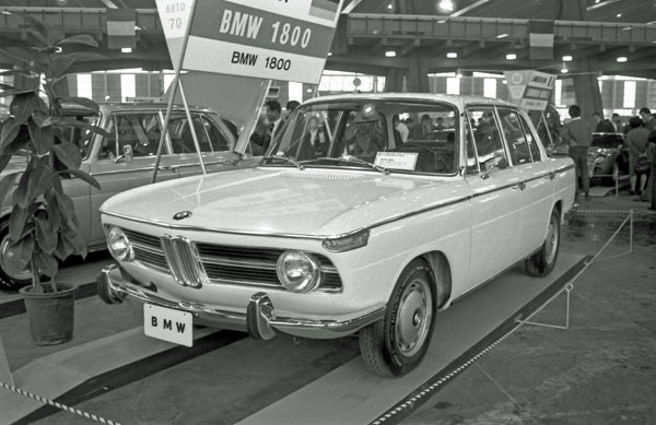 (02-4a)(217-25) 1970 BMW 1800 4dr Limousine.jpg