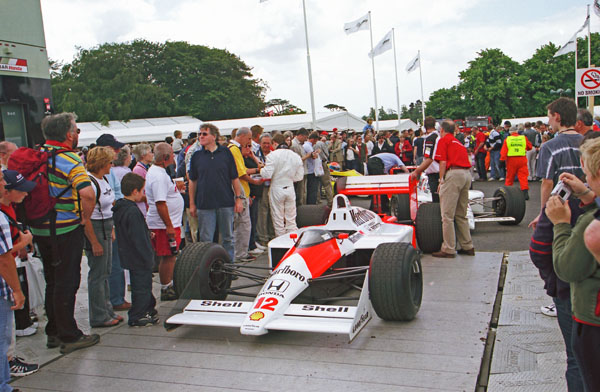 (02-4e)(04-19-13) 1988  McLaren-Honda MP4／4 1.5Litre Turbo V6.jpg