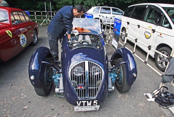 (02-6a)09-10-10_184 1950 Healey Silverstone.JPG