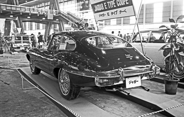 (02a-2b)(209-32) 1970 Jaguar E-Type Coupe.jpg