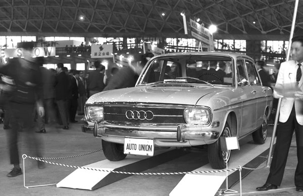 (03-1a)(171-11) 1967 Auto Union Audi(F-103) 4dr Limousine.jpg