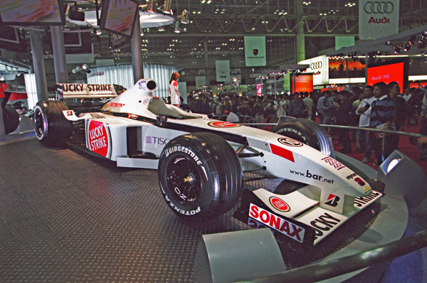 (03-1b(01-50-21) 2001　Luckystrike BAR Honda 003.jpg