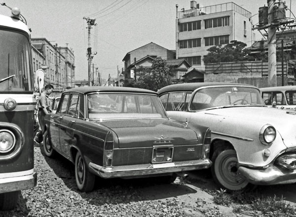 (03-1b)(153-54) 1959-61 FIAT 1800 4dr Berlina.jpg