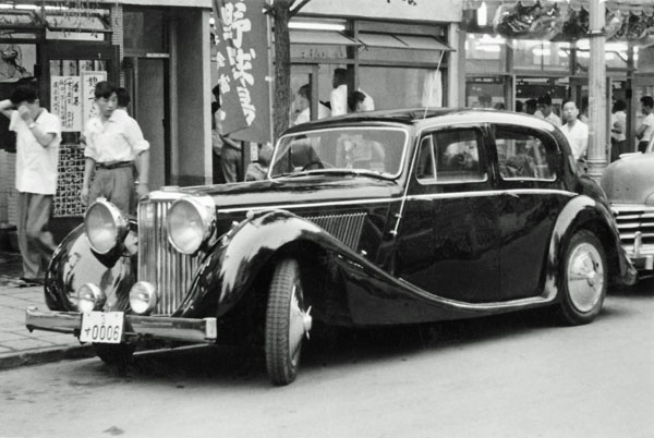 (03-1b)029-45 1946-49 Jaguar 3.5Litre Saloon.jpg